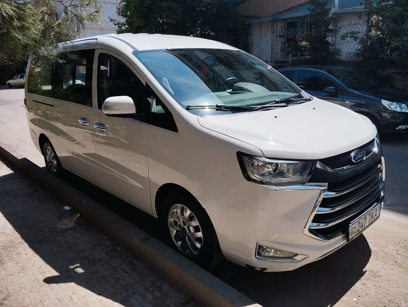 Продам сотилади JAC Refine M4 2023 механика пробег 55000км — фото 1