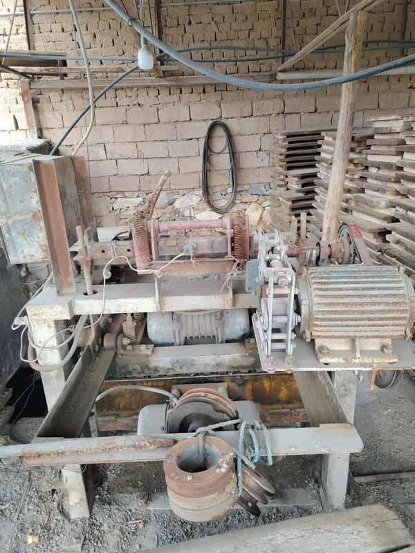 Shlakablok aparat sotiladi.