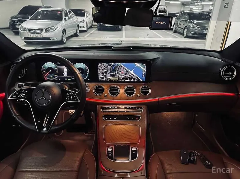 Mercedes-Benz E-Class E300e 4MATIC Exclusive 5 Mercedes-Benz E-Class E300e 4MATIC Exclusive 5