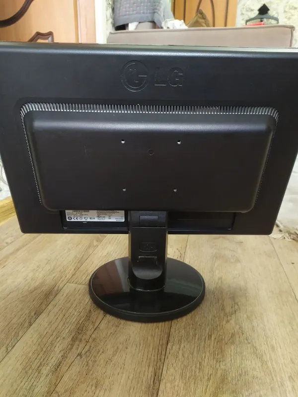 Монитор LG Flatron 19 дюймов — фото 1