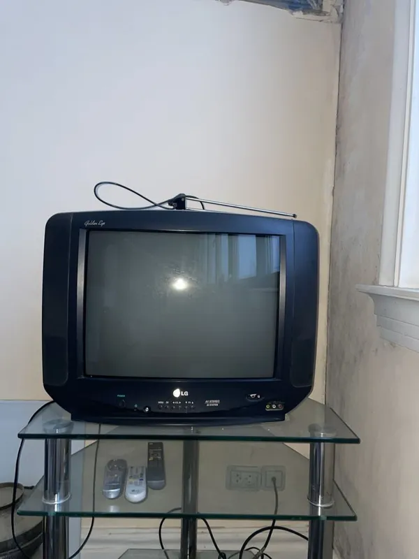 Комплект ТВ LG Golden Eye + Тюнер + Стеклянная тумба (можно отдельно) — фото 1