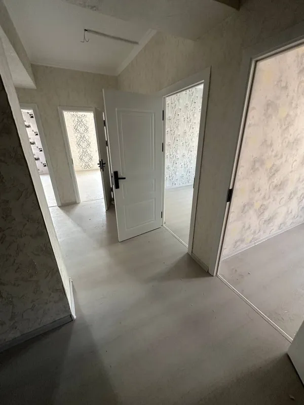 Kvartira sotiladi novostroyka 3xona 76kv 2chi qavat srochna 48000$ 2