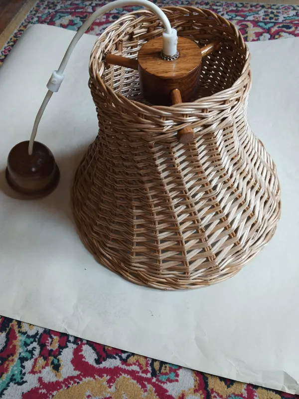 светильник из ротанга