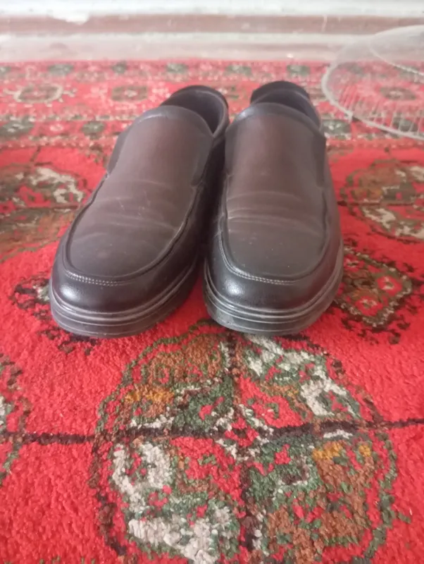 продаю  мужские сапоги за 80сум