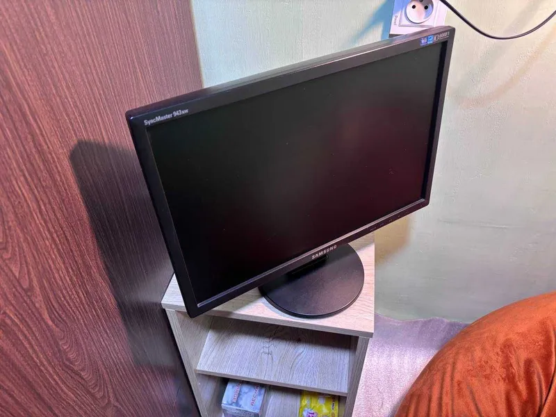Продам свой Samsung SyncMaster 943NW 19" 2