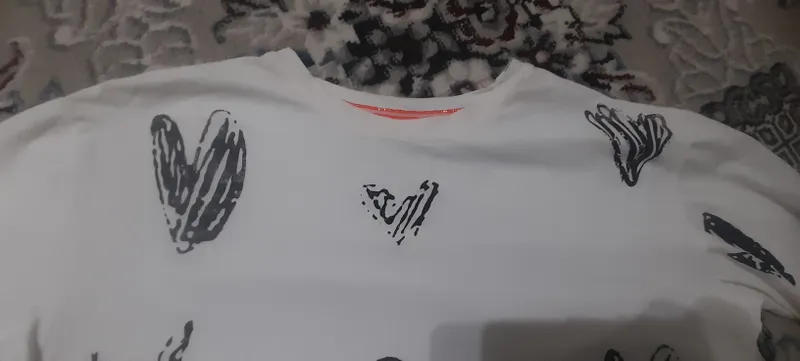ayollar futbolkasi