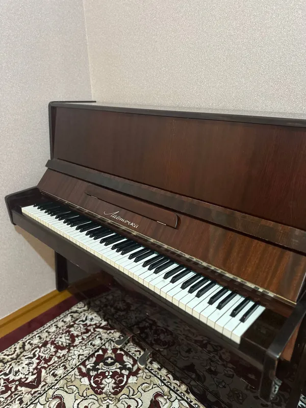 Akustik pianino "Ласточка" 2 Akustik pianino "Ласточка" 2
