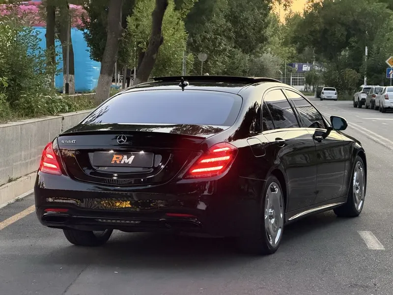 Mercedes Benz W222 S560 Long 2