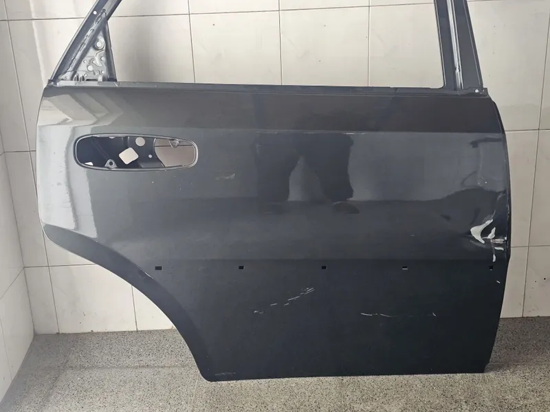 Продам правую заднюю дверь Gentra GK2