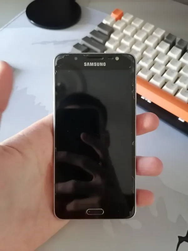 Samsung j5 2016 2/16 gb 1 Samsung j5 2016 2/16 gb 1