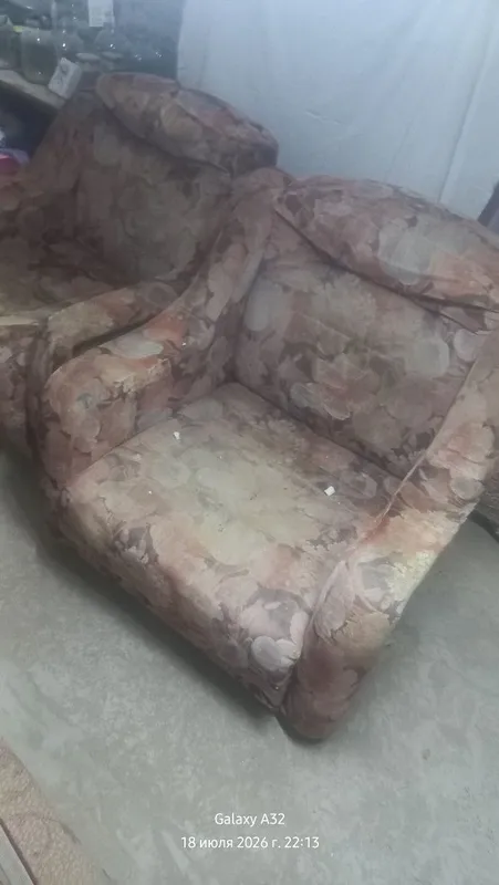 Divan sotiladi yangi ustidan material qoplash kerak 4 Divan sotiladi yangi ustidan material qoplash kerak 4