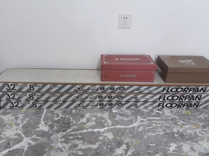 laminant pol sotiladi yangi 32 class 8 mm