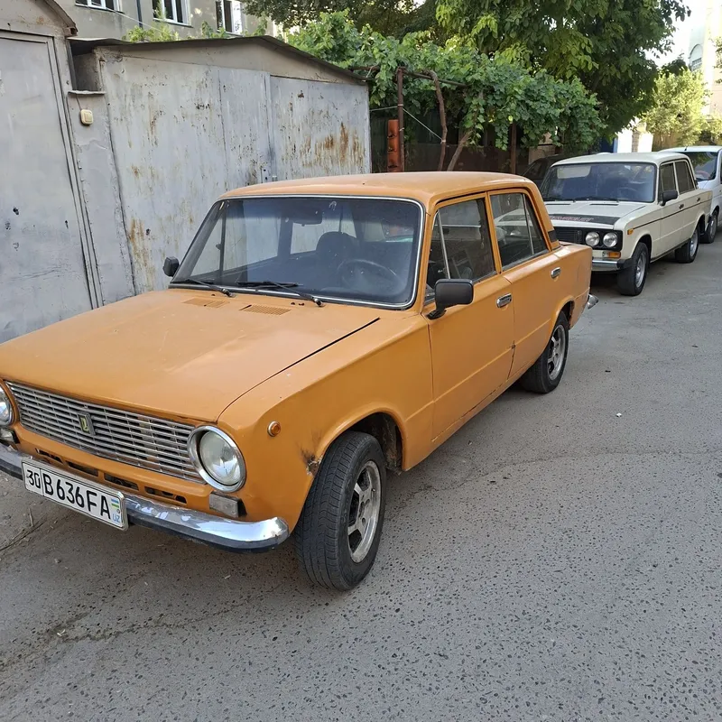 Vaz 21011 sotiladi 1983 yil 4 Vaz 21011 sotiladi 1983 yil 4