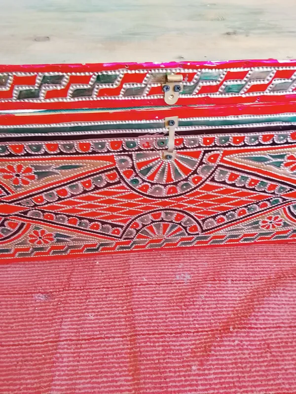 sandiqlar 1ta kata,1ta kichkina