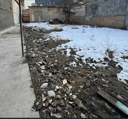 Продаю 2.8 сотки 2 комн ор-р Домбрабад под застройку