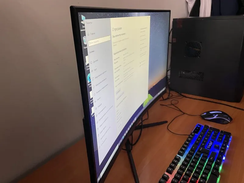 27 curved ddr4 i3. 8100. 8gb ram