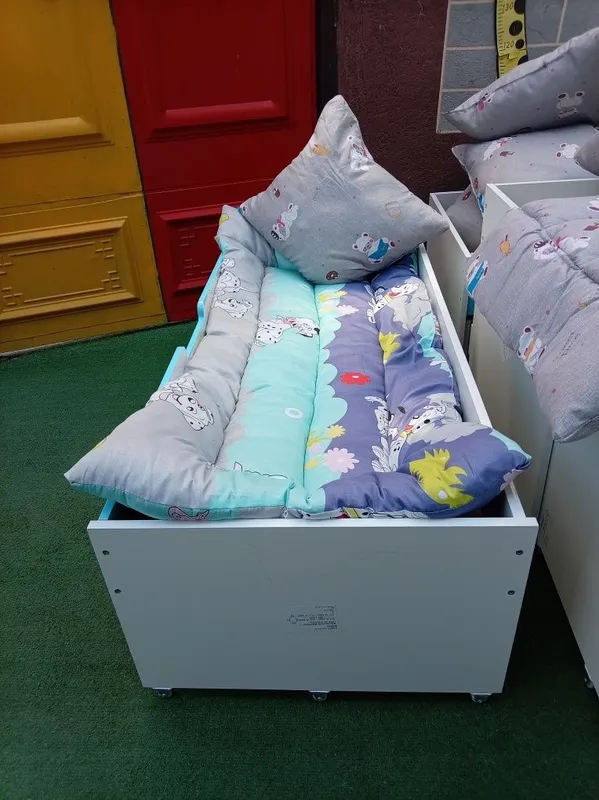 Matras+ yostiq sotiladi