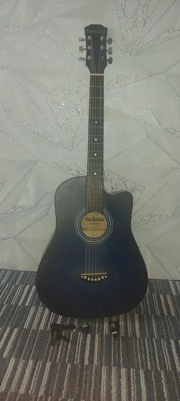 gitara sotiladi gitara sotiladi