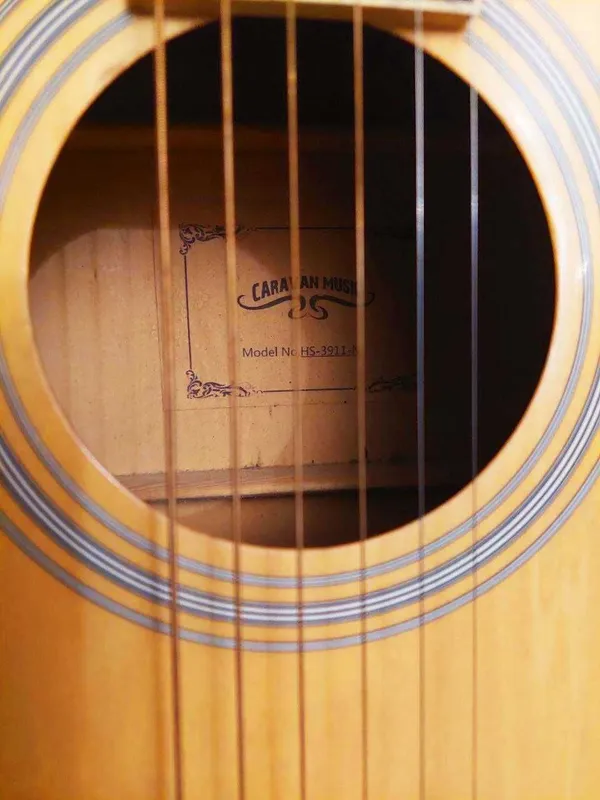 Caravan Music firmasining a’lo gitarasini sotaman 1 Caravan Music firmasining a’lo gitarasini sotaman 1