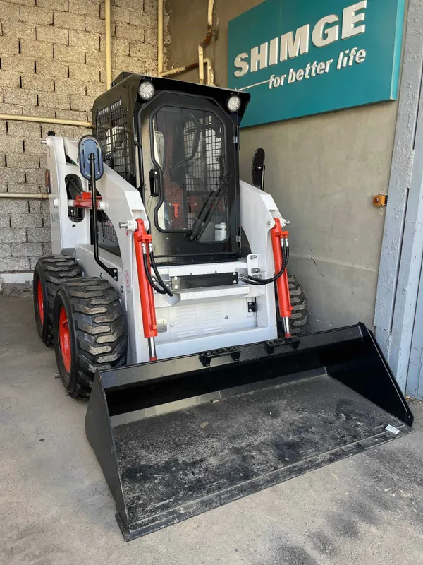 BOBCAT mini pagruzchik 1 BOBCAT mini pagruzchik 1