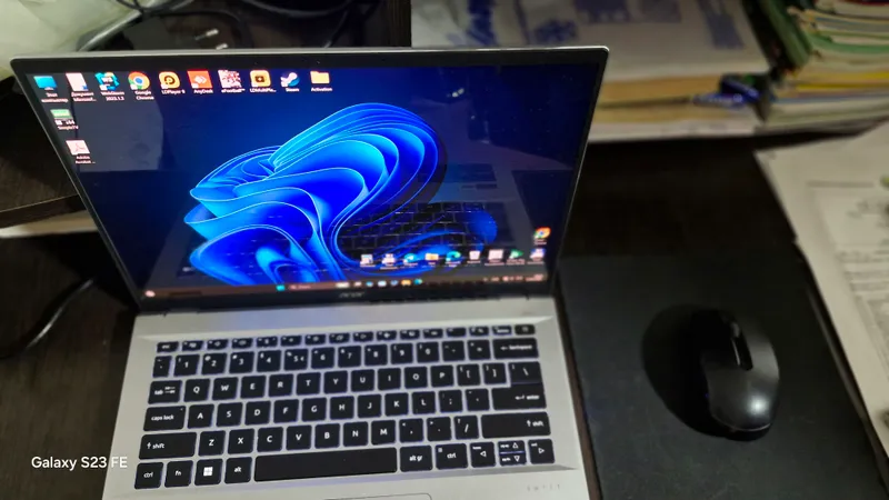 Notebook sotiladi yangi holatda