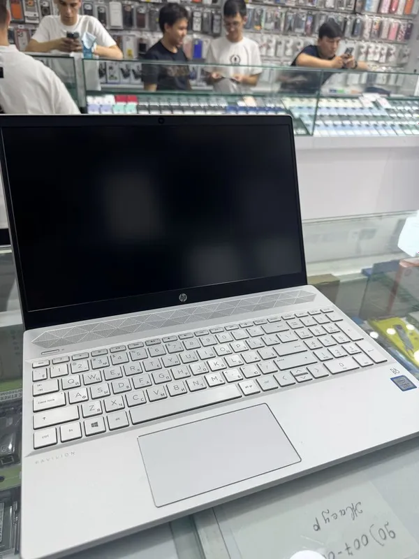 Hp Pavilion i5-8Th 8/256+1Tb/Mx 150 2Gb 15.6 FHD Ips