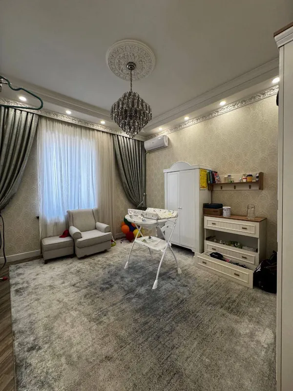 5 xonali kvartira, 380 m2, Yakkasaroy 3