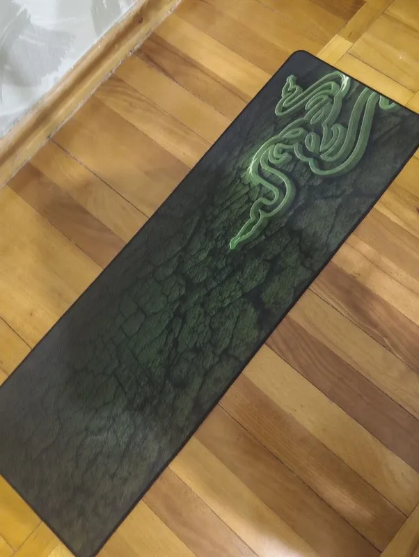Продам коврик Razer 150.000сум Продам коврик Razer 150.000сум