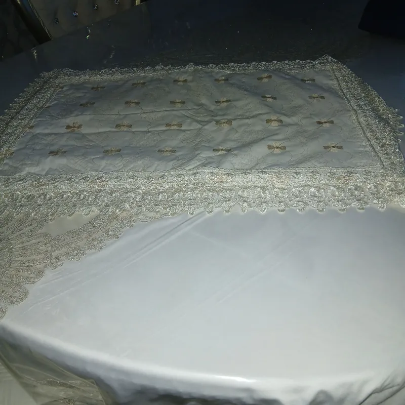 Yostiq Jildi tezda Sotiladi.