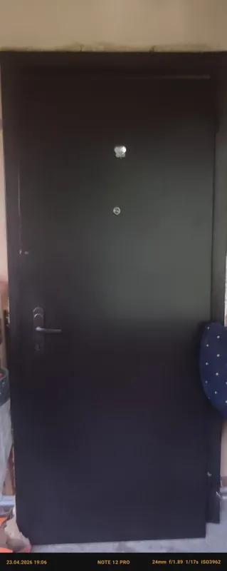 продаю входную дверь