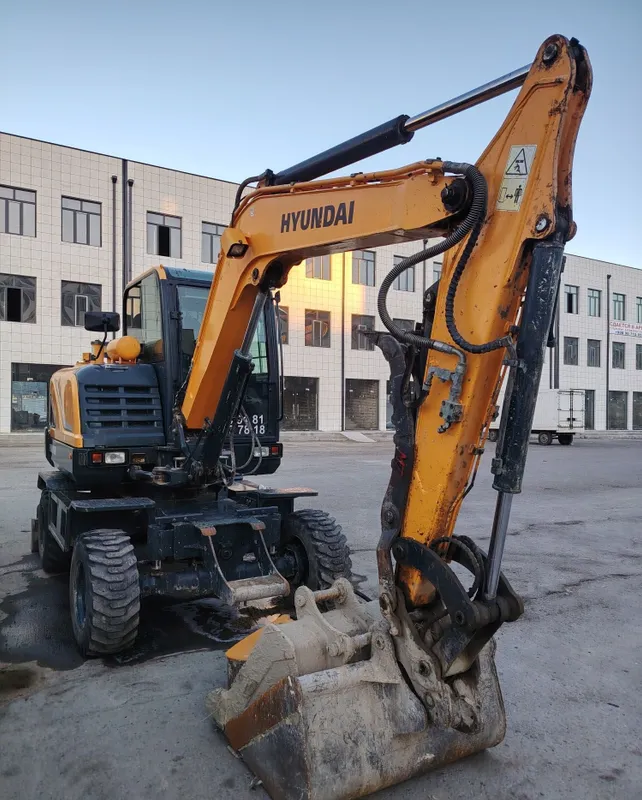Mini Ekskovator HYUNDAI 60 Shafyor kerak 4