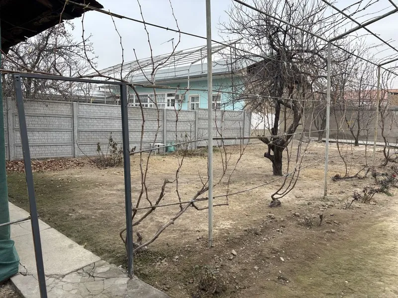Qibray markazidan 1 km uzoqlikda uy hovli sotiladi — фото 1