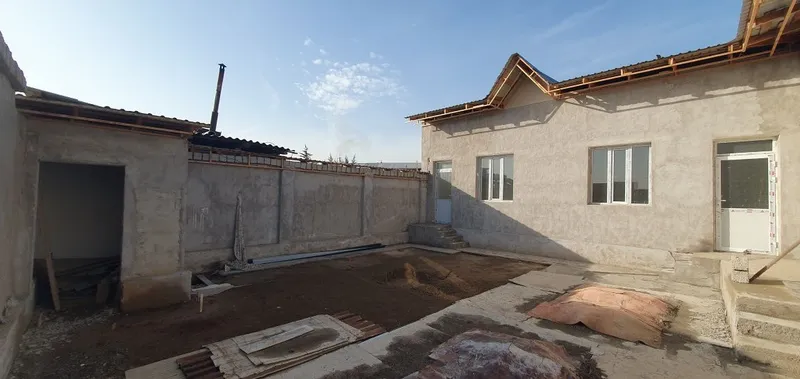 Tutzorda 2.5 sòtix 6 xona80%bitgan eshi bn malyarkasi qogan uglavoyda 4 Tutzorda 2.5 sòtix 6 xona80%bitgan eshi bn malyarkasi qogan uglavoyda 4