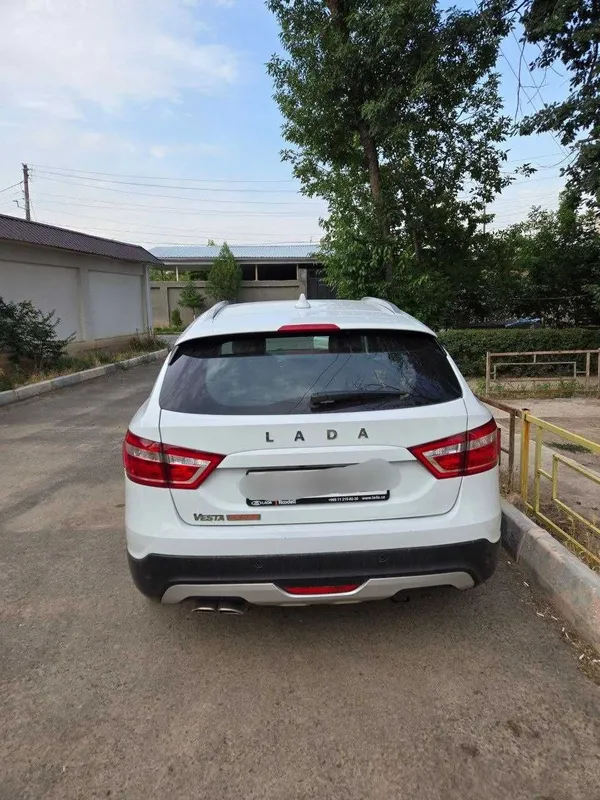 LADA Vesta SW Cross 2021 г.в., вариатор, пробег 7400 км, белая. — фото 5