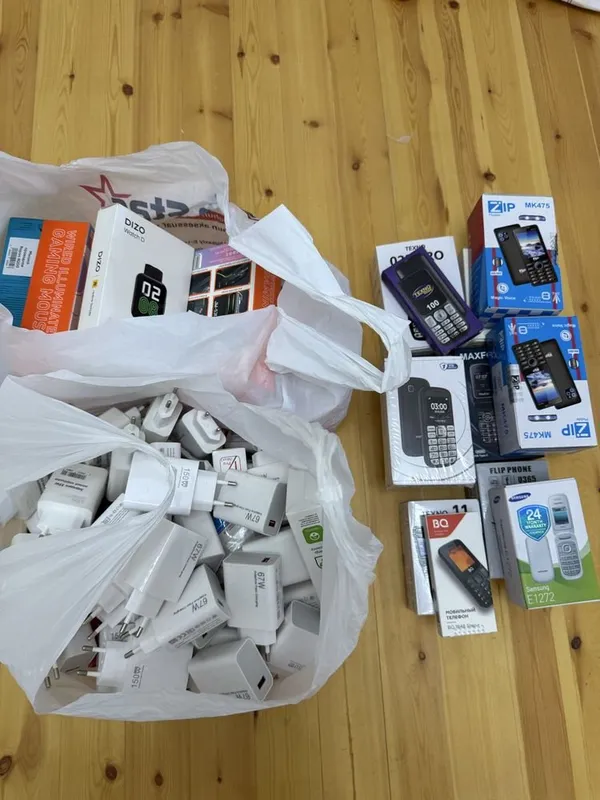 Telefonlar va kompyuterlar uchun aksessuarlar Telefonlar va kompyuterlar uchun aksessuarlar