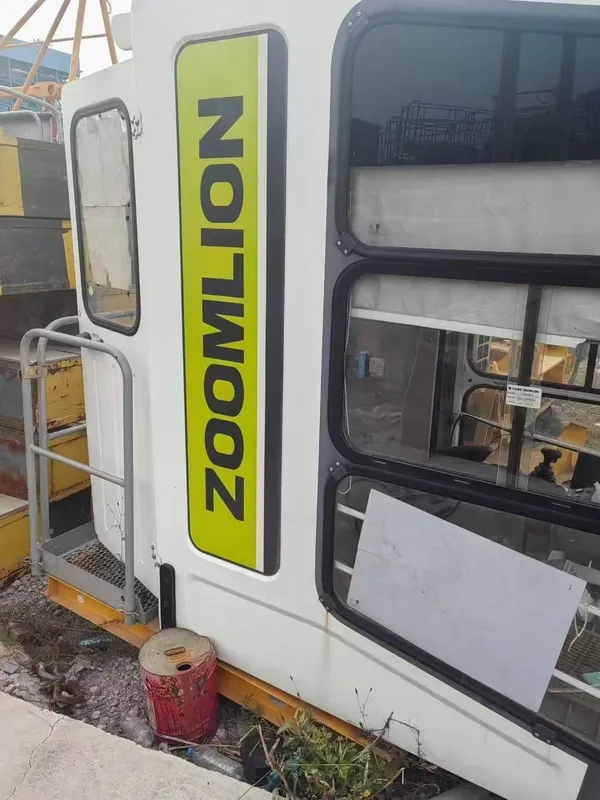 Minora kran zoomilon