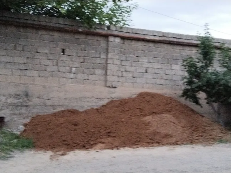Tuproq bor, arzon narxda sotvoramiza