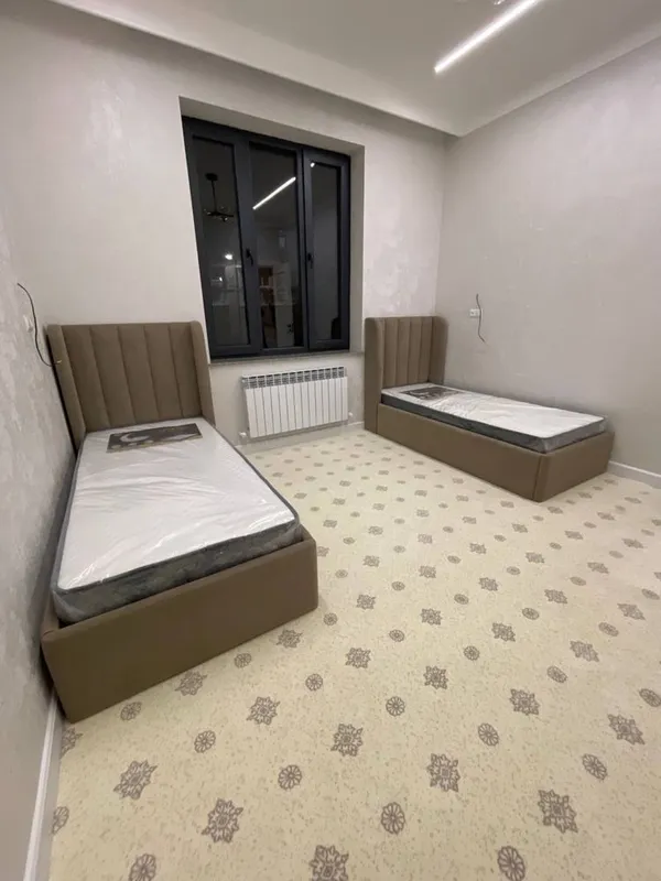 Кровать с бархотом