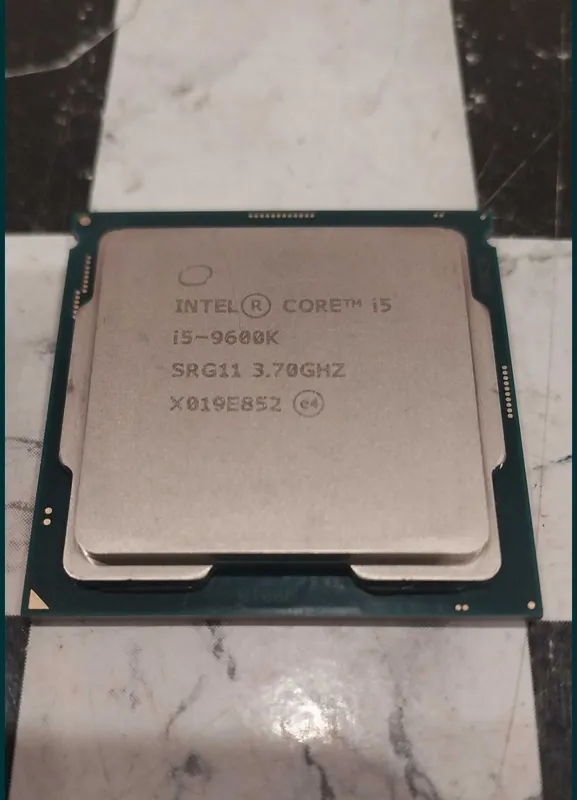 Процессор Core i5 9600K 9-го поколения.
