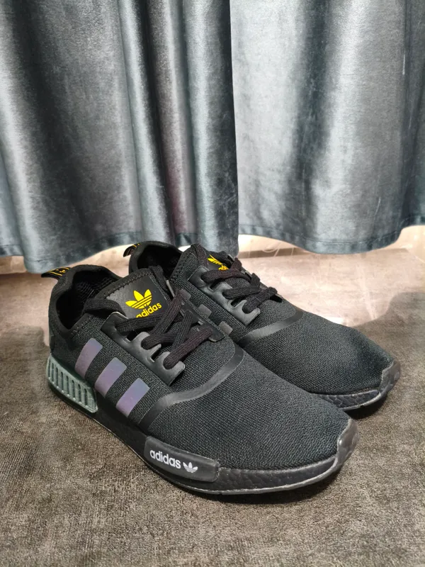 Оригинальные кроссовки Adidas NMD R1 2 Оригинальные кроссовки Adidas NMD R1 2