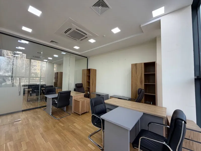 Срочно аренда офис Учебный центр Showroom с мебелью метро Айбек — фото 5