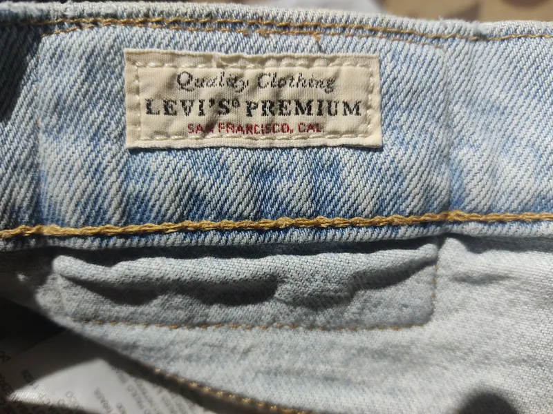 Продам 2 шорты мужские оригинал Levis и Pullbear — фото 1