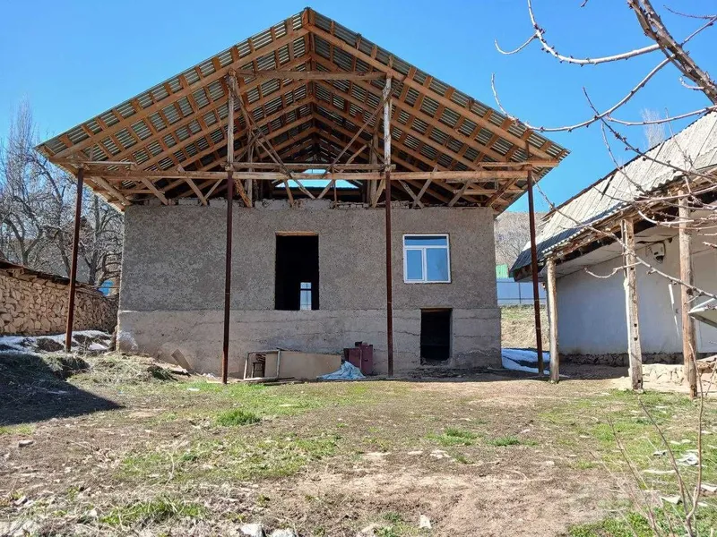 Срочно продаётся участок 6 соток с новым недостроенным домом в Чимгане 2 Срочно продаётся участок 6 соток с новым недостроенным домом в Чимгане 2