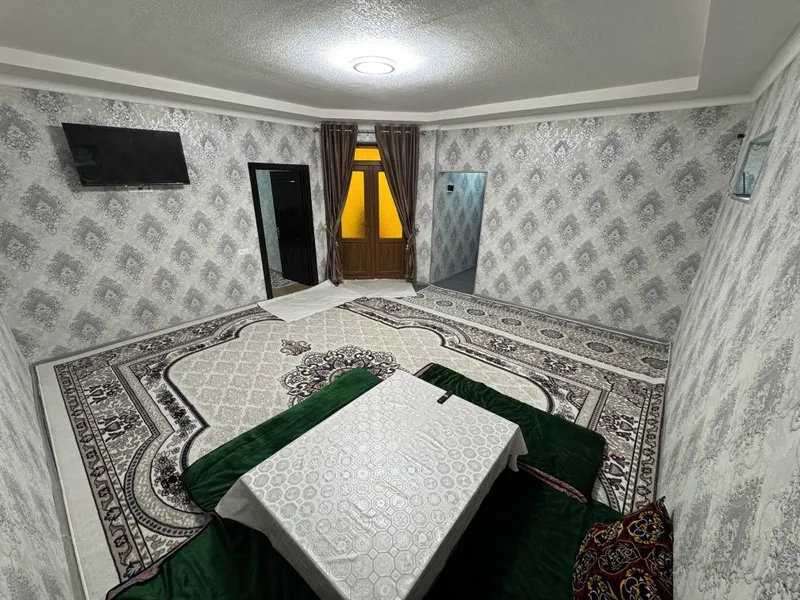 Oq tosh yangi qurilgan oilaviy dacha.