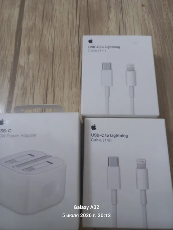 USB-C Cable 2  USB-C 20w Power Adapter