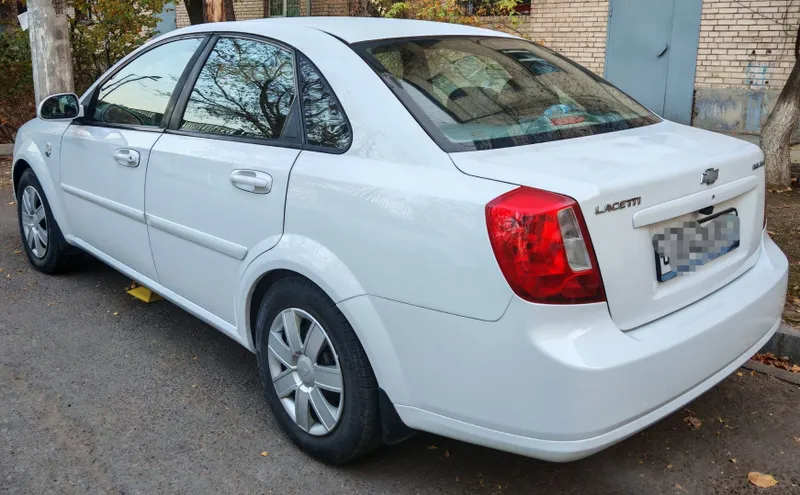 Lacetti 1.6 3-позиция 2013 год. Белая. В отличном состоянии — фото 2