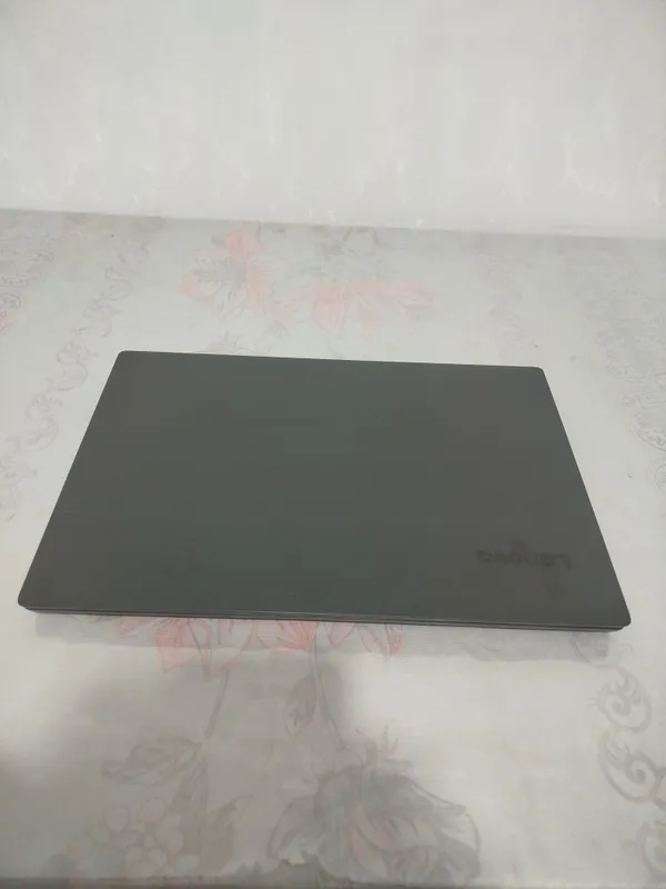 Lenovo V130-15IKB 2