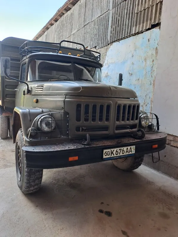 Zil - yuk mashinasi
