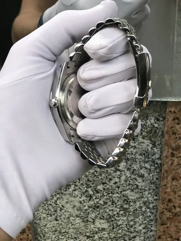 Rolex soati sotiladi 4