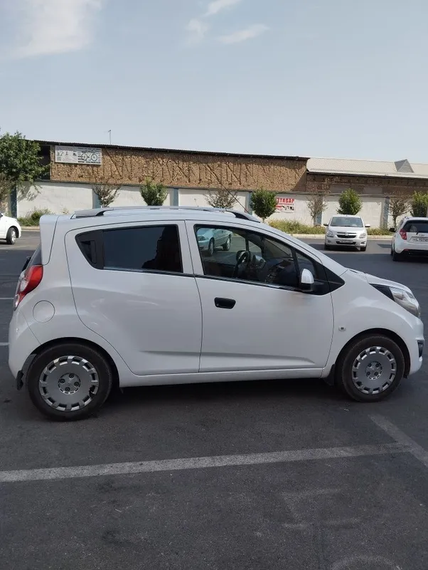 Chevrolet Spark 2012 1.0 L — фото 1